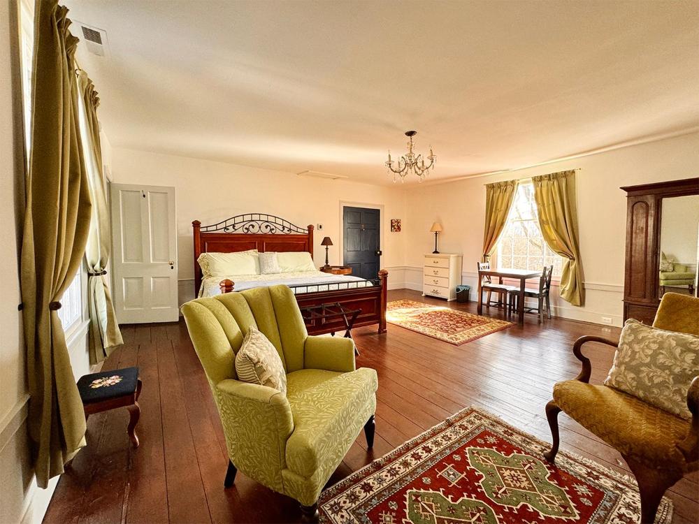 Deluxe King Room interior